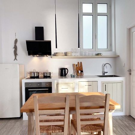 Lyra Seafront Apartment , Paroikia Town Center 外观 照片